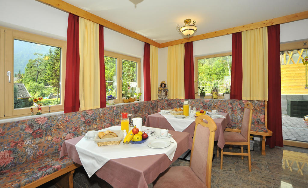 Haus Gisela Hotel Oetz Exterior foto